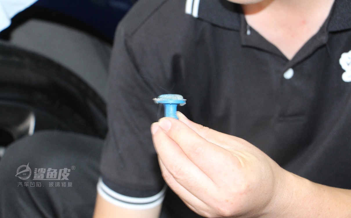汽车门凹陷修复小窍门,郑州汽车无痕凹陷修复
