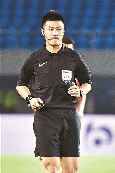 傅明曾看var点球,傅明点球未判对中国影响