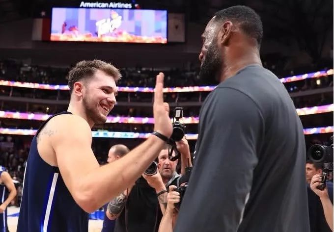 东契奇要签名,东契奇签球星卡