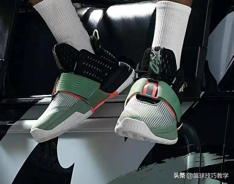 两款最近很火的国产球鞋大对比，音速8终于出低帮版本了