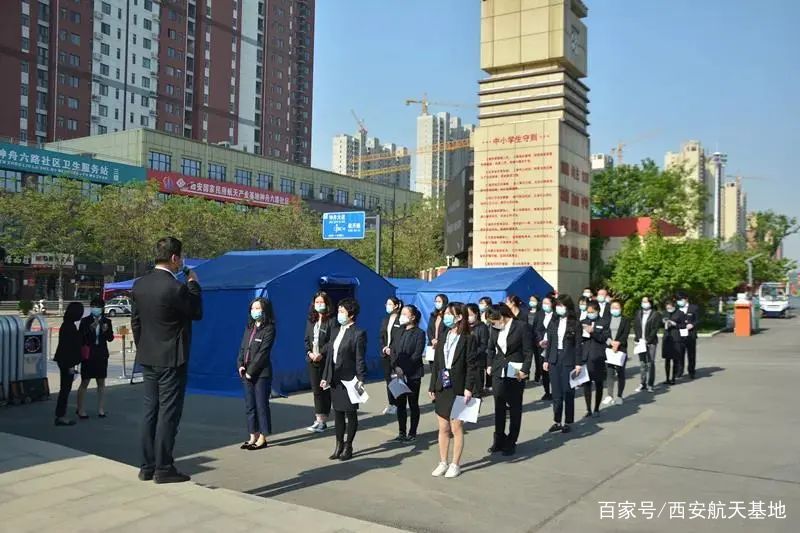 为了娃儿能上学再苦再累也要坚强,全国各地中小学复学