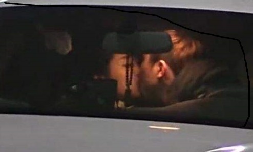 是母子间的反复亲吻,才有了情侣间的浪漫之吻。