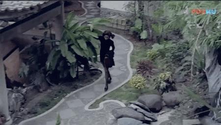 那个卖口红的YSL,教会女孩不色情的穿黑*袜丝**