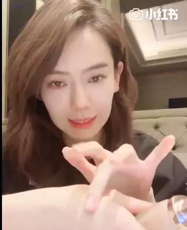 海蓝之谜粉底液怎么选色号,海蓝之谜粉底液和cpb粉底哪个好