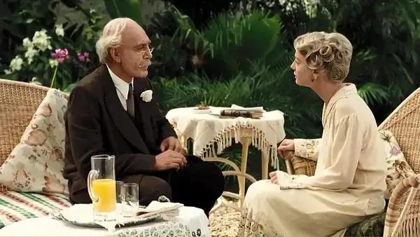 《霍乱时期的爱情》：爱情的外衣下，粉饰的是赤裸裸的孤独与权衡