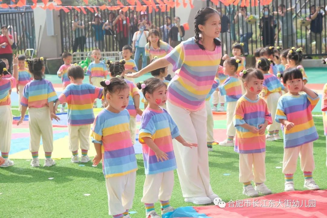 合肥市望江路幼儿园早操,幼儿园萌娃快闪活动迎国庆