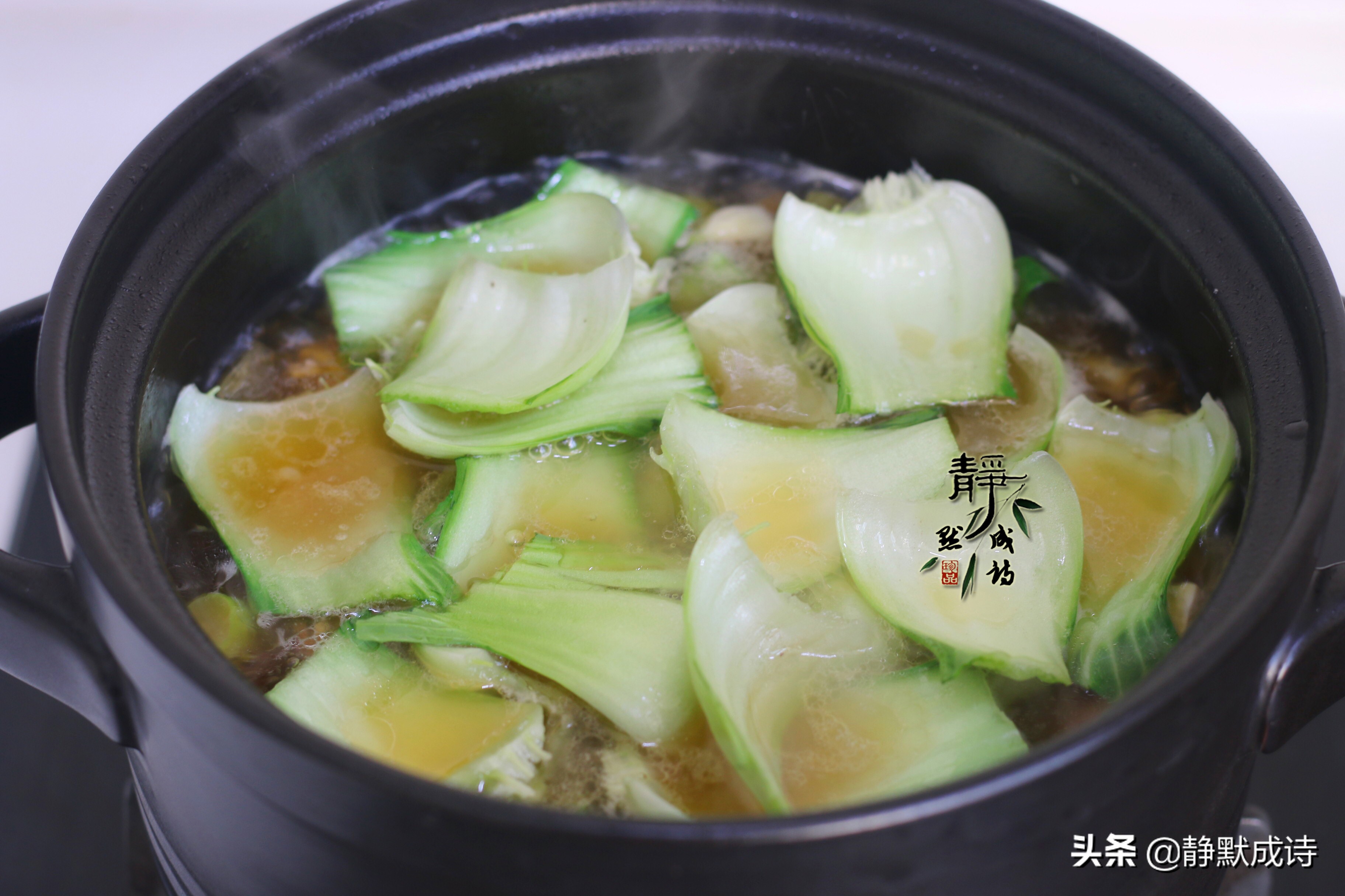 绿叶菜炖久了会不会变黄,为什么绿叶菜煮了变黄