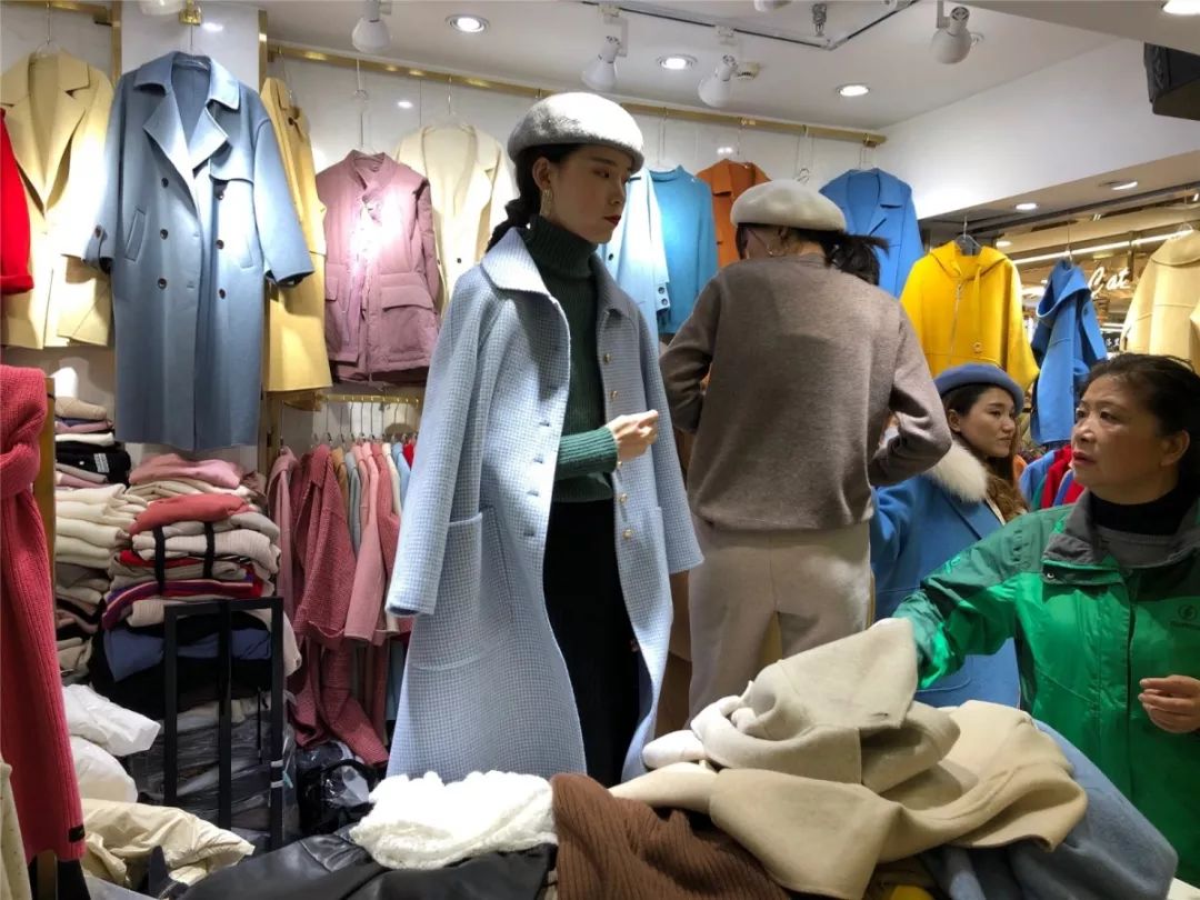 四季青男士毛衣大甩卖宽松轻薄,四季青女装清仓特价毛衣白色