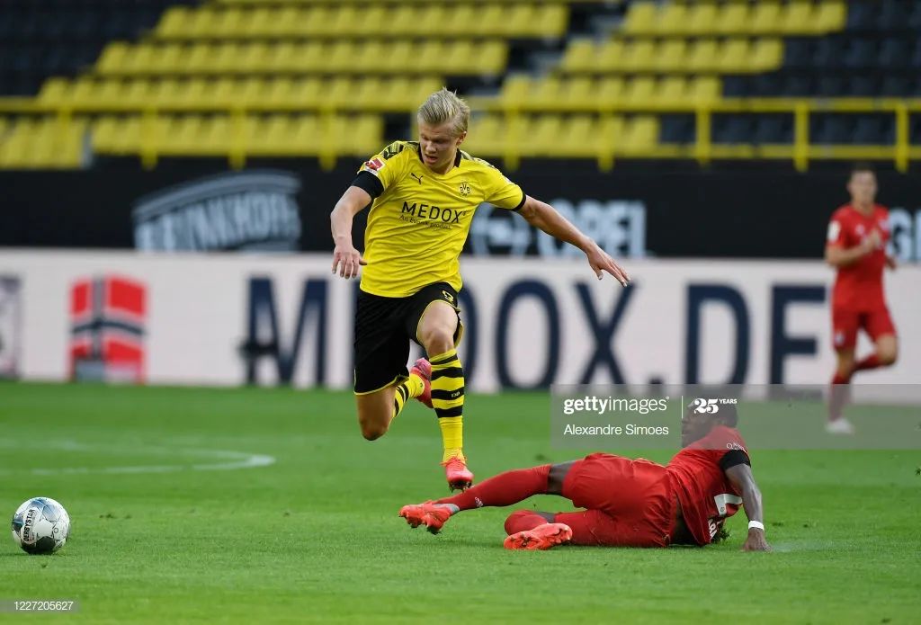 哈兰德终于战胜拜仁,哈兰德面对拜仁