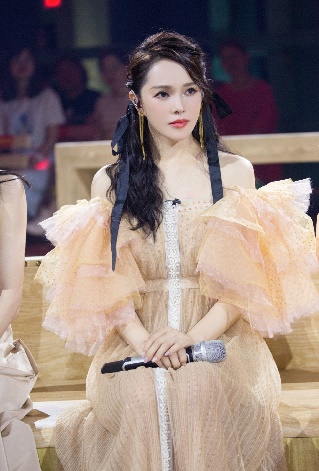 郁可唯耳饰,郁可唯蓝盈莹乘风破浪的姐姐