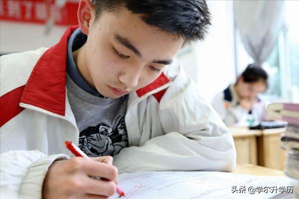 高考成绩刚过本科线建议复读吗,高考成绩刚过本科线能上本科吗