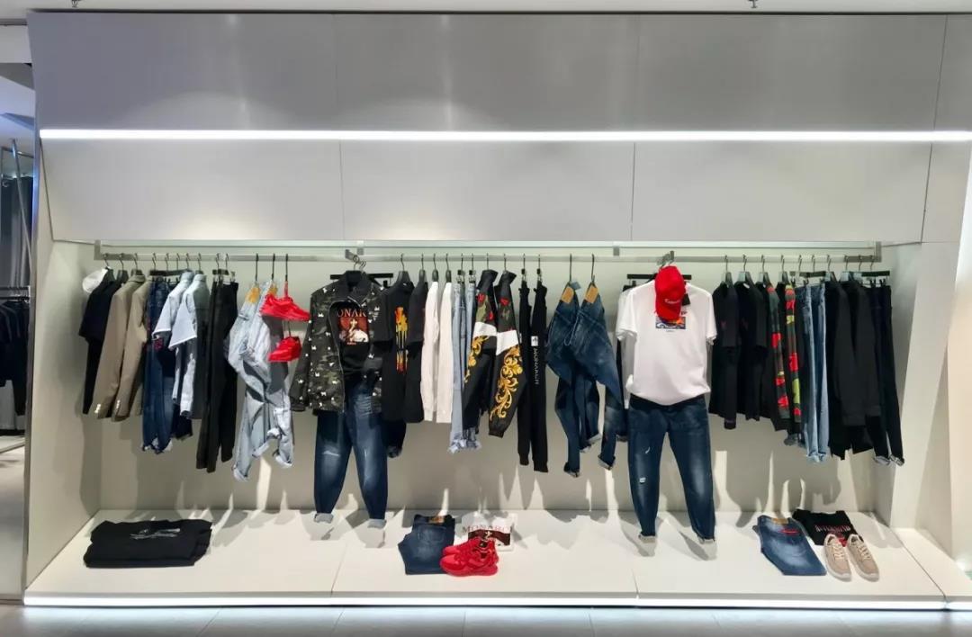 卡宾中国风男装,卡宾男装店铺装修风格