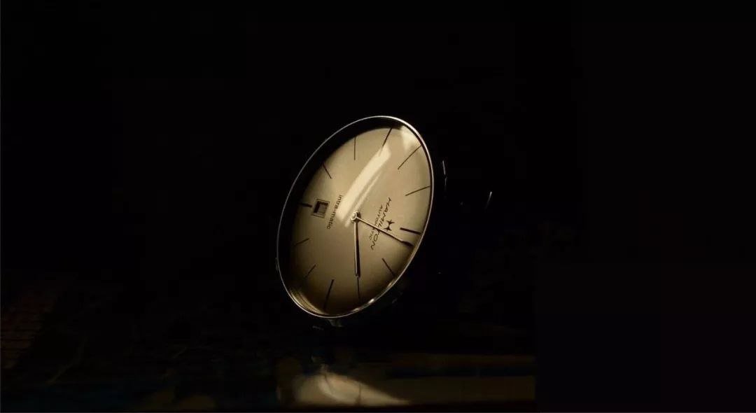 曾经饱受诟病的金色如今却成为最时尚流行的保护色