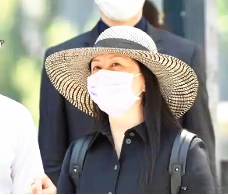 孟晚舟出席活动穿搭,孟晚舟时尚穿衣