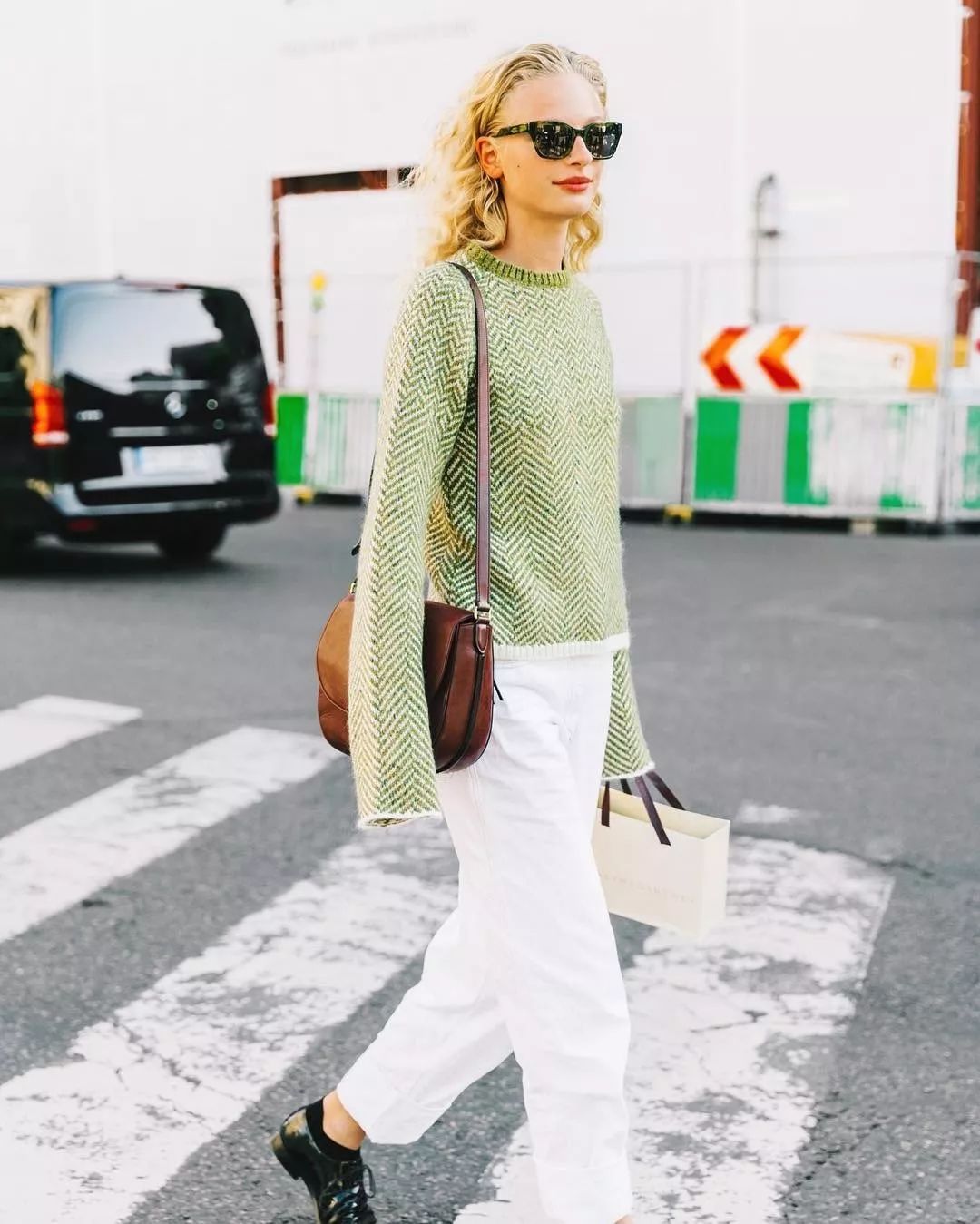 毛衣裤子显瘦款,直筒裤和阔腿裤哪个显高显瘦