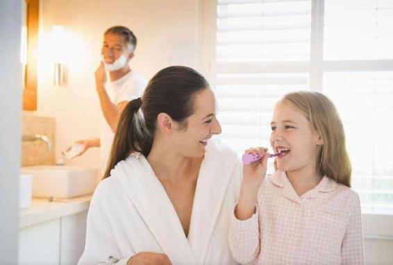 妈妈，同桌老是摸我，高情商妈妈的做法，将影响孩子一生