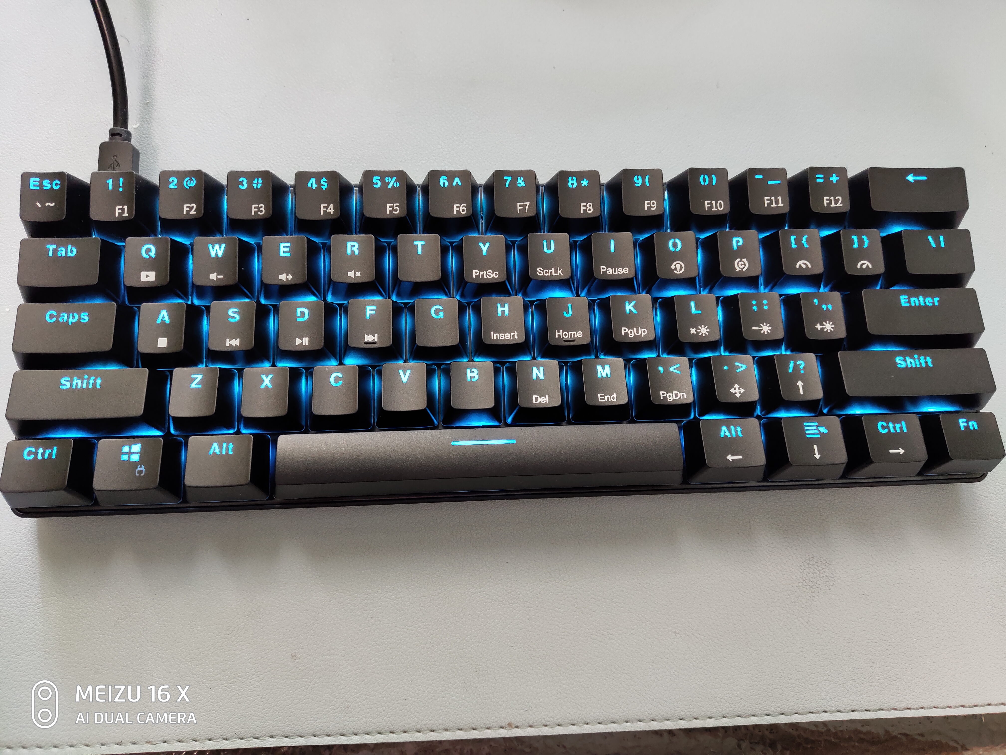 公认手感最好的机械键盘轴是什么,机械键盘樱桃轴与普通轴的区别