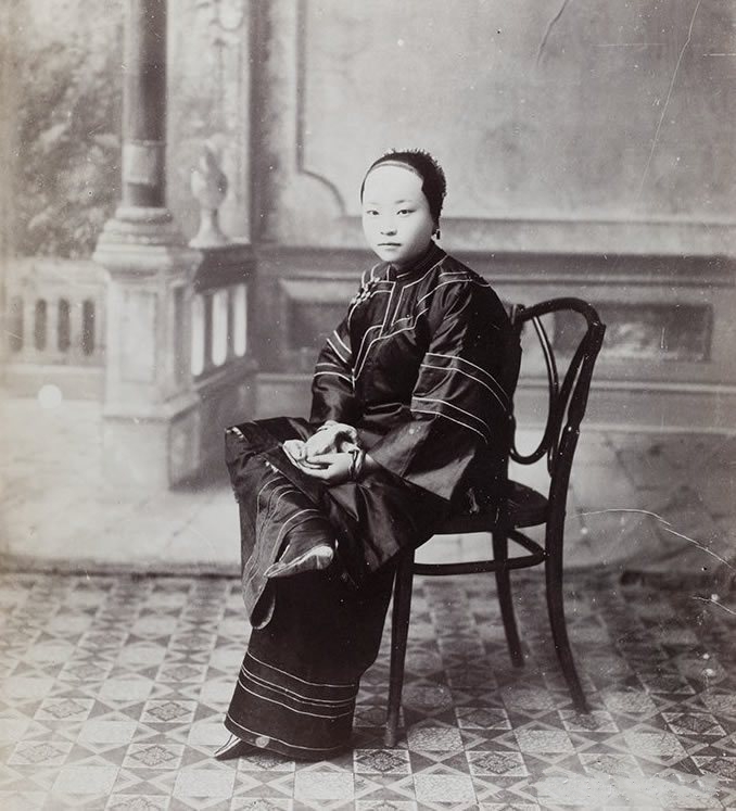 实拍三寸金莲裹脚缠足全过程,三寸金莲的详细缠足过程