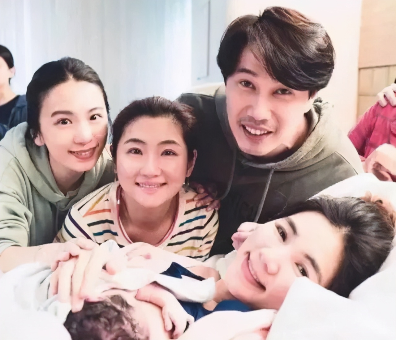 吉娜生完孩子现状,吉娜怀孕的消息