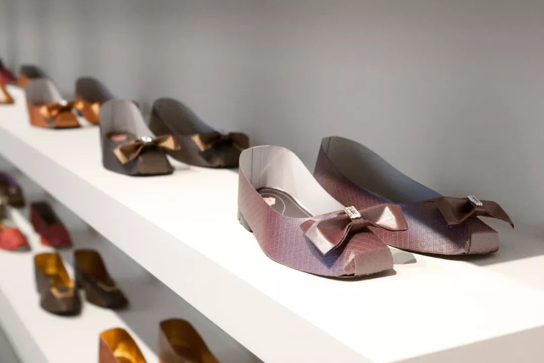 活久见！中国冥币在国外火了，网友：天地银行之欧美分行？