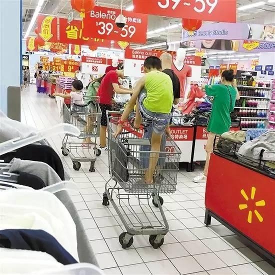 小孩故意撞孕妇,熊孩子撞孕妇被打