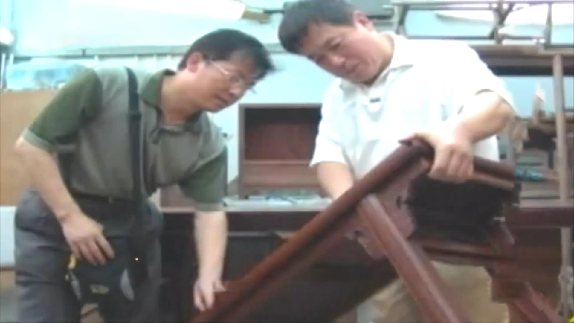 这才是豪宅,占地有9个足球场大,一个花瓶都价值连城