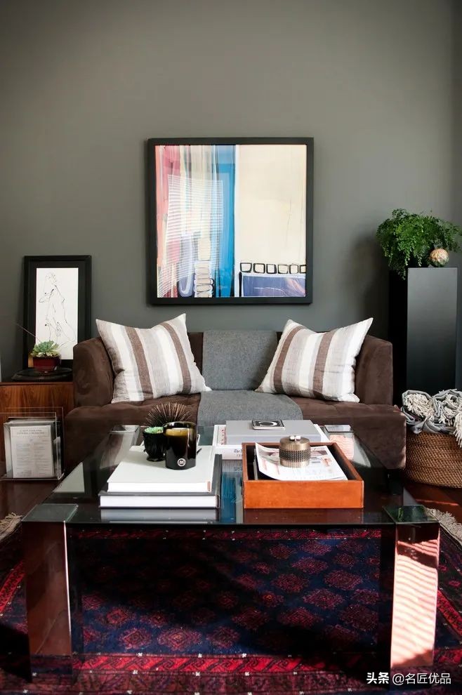 高级灰棕色表现非凡的绅士格调,高级灰棕色成就非凡的高雅格调