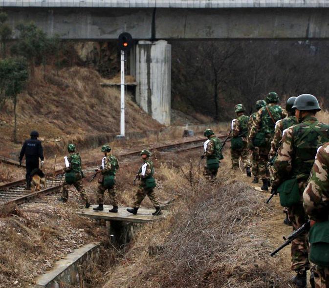 鐧藉博娌熷壙鍖鐢ㄤ簡姣掓皵寮瑰悧,鍏崄骞翠唬閮ㄩ槦鎶曞脊鍥剧墖