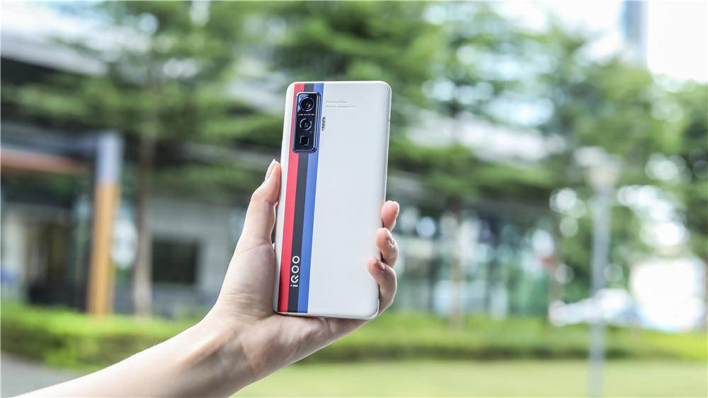 假如你不执着于新机,我勉强为你推荐一台,性价比和体验都兼顾