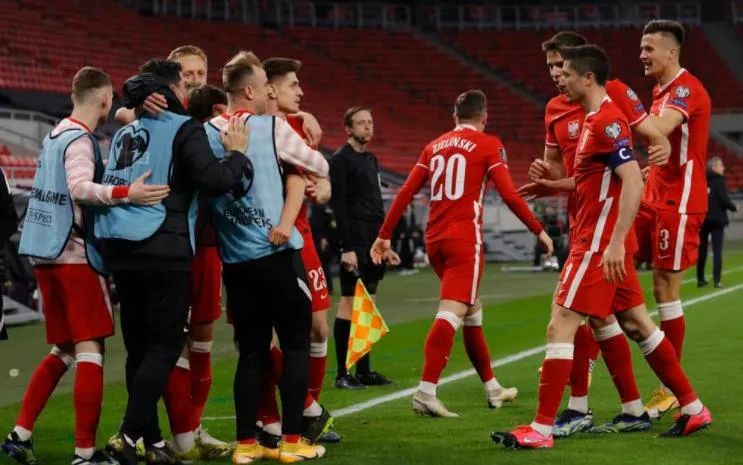 莱万9分钟进5球打破两项世界纪录,梅开二度莱万助拜仁3球领先