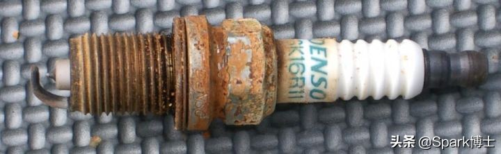 火花塞能不能用白醋清洗？火花塞进水会怎么样？