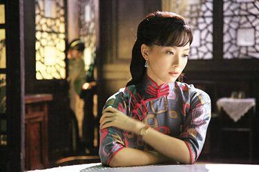 白流苏为何能得到倾城之恋,倾城之恋中白流苏只有一条出路