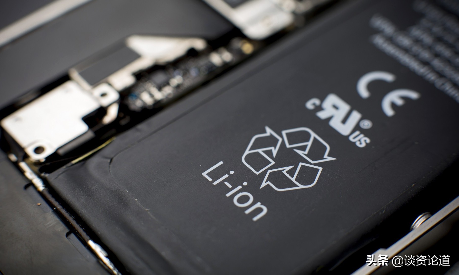 新买手机电池该怎么充电,手机电池长时间没电如何激活