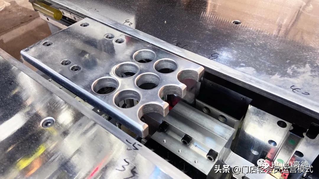 豪德六面钻自己编程打孔,豪德全自动六面钻