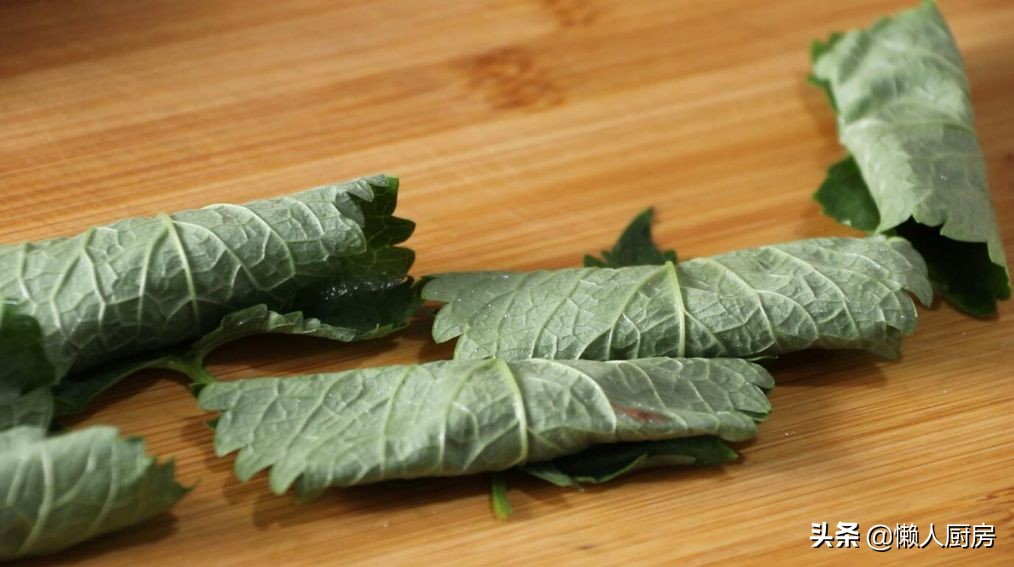 青菜叶做饺子皮的方法,怎样用青菜和面做饺子皮