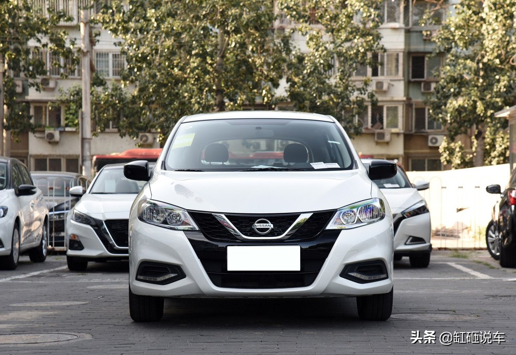 代步小车两厢骐达，空间不小还省油，皮实耐造，自动挡才9万