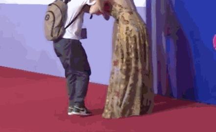 红毯摔倒最强王者：热巴上榜，柳岩称第二，她敢称第一