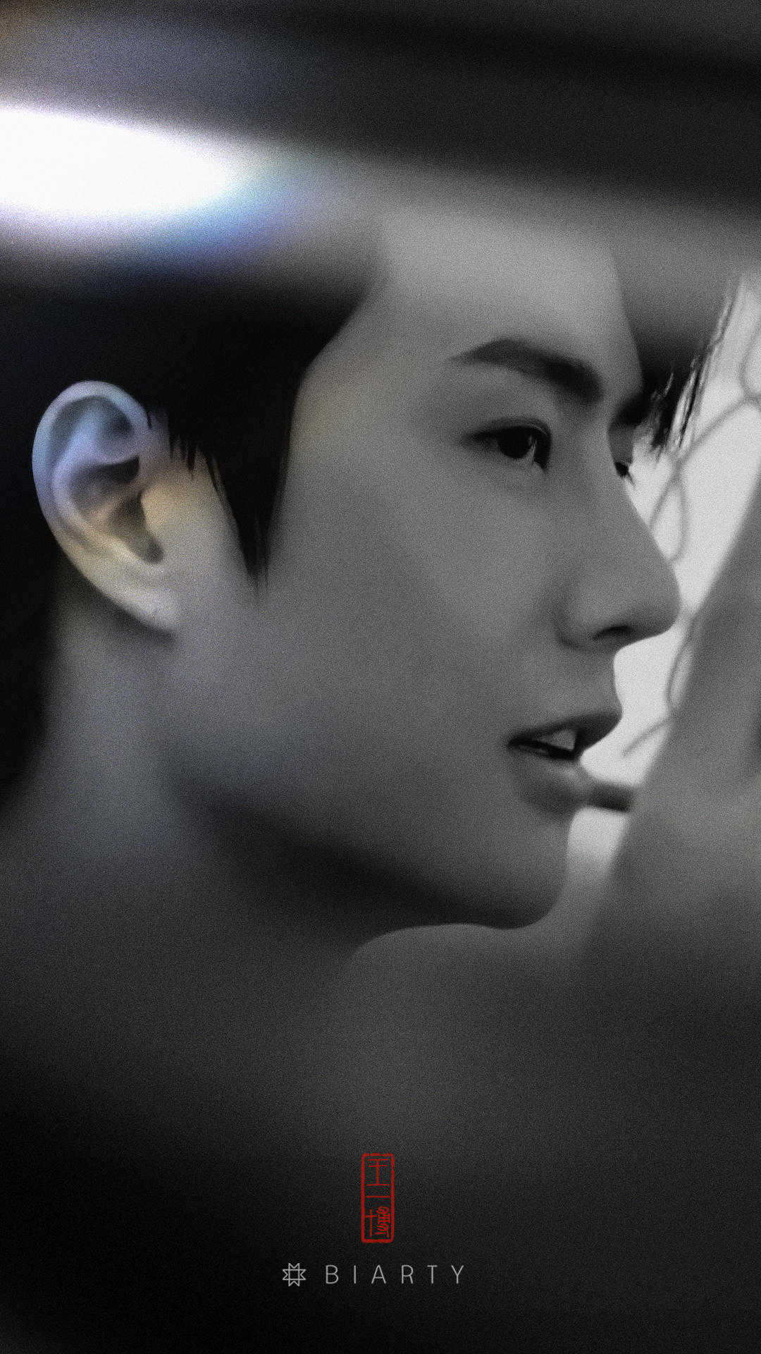 王一博安踏奥运会短袖,王一博奥运宣传片七彩衣服