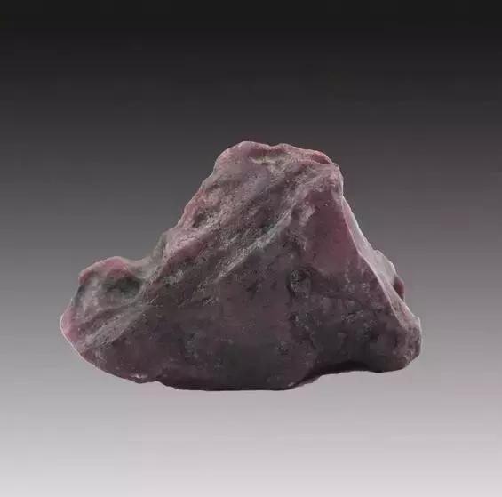 见惯了宝玉石，它的原石长啥样？有些毫不起眼，捡到千万别丢……