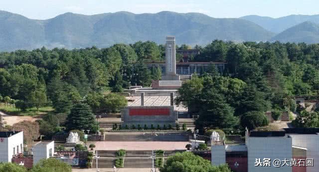 黄石亚洲第一天坑,黄石有哪些风景好的山