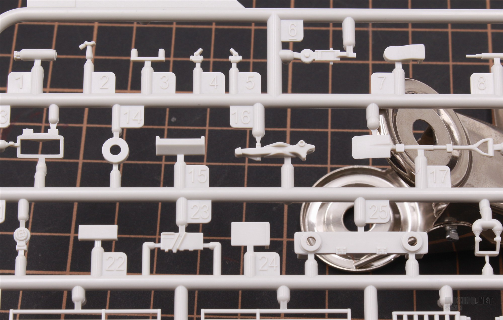 MENG,SS-018-1/35以色列“雌虎”重型装甲运输车-简介与开盒