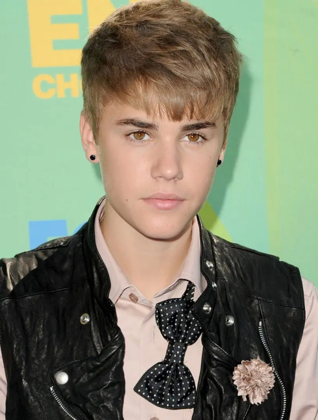 历尽千帆归来仍是少年大宋少年志,走出半生归来仍是少年贾斯汀比伯