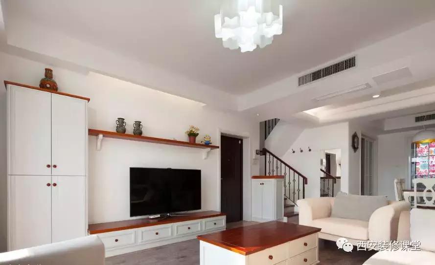 简单电视墙加柜子,沙发墙隔板