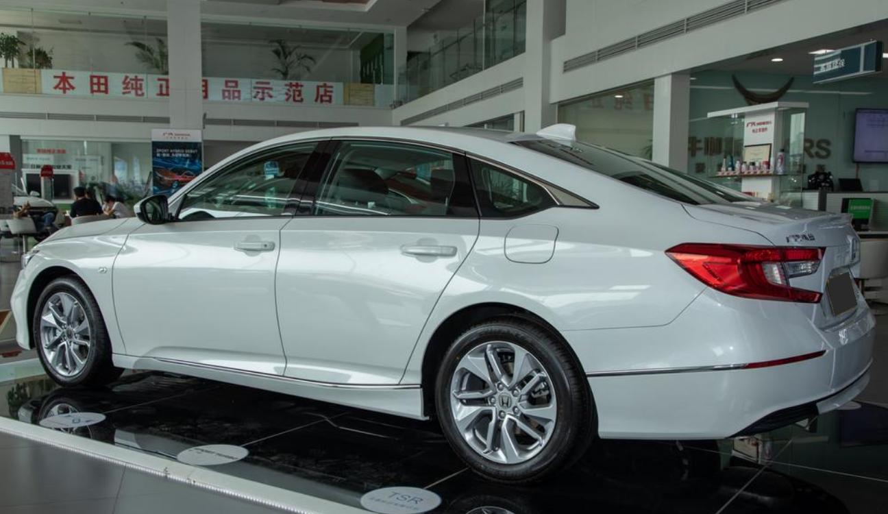 新款雅阁丐版落地,裸车本田雅阁