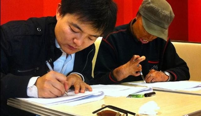 乞丐大爷的字被方正纳入字库,街头乞丐书法被收入字库