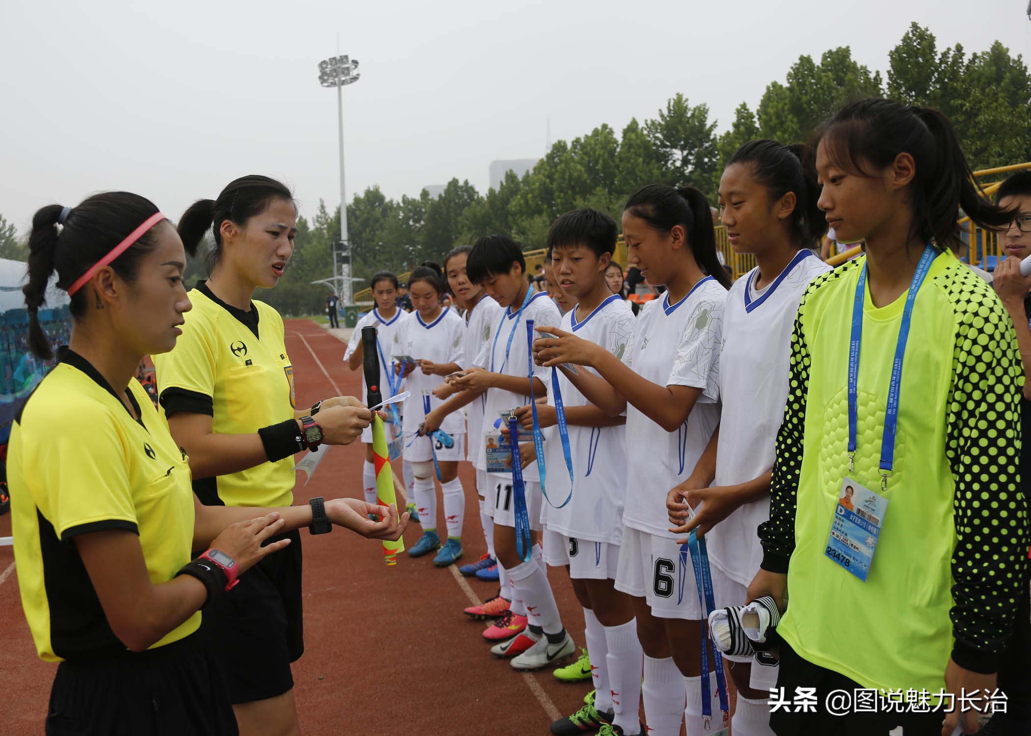 足球球员受伤瞬间,盘点足球比赛上的精彩瞬间