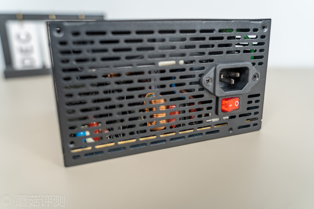 用料给力,安静稳定、Tt(Thermaltake)GT650W金牌全模组电源