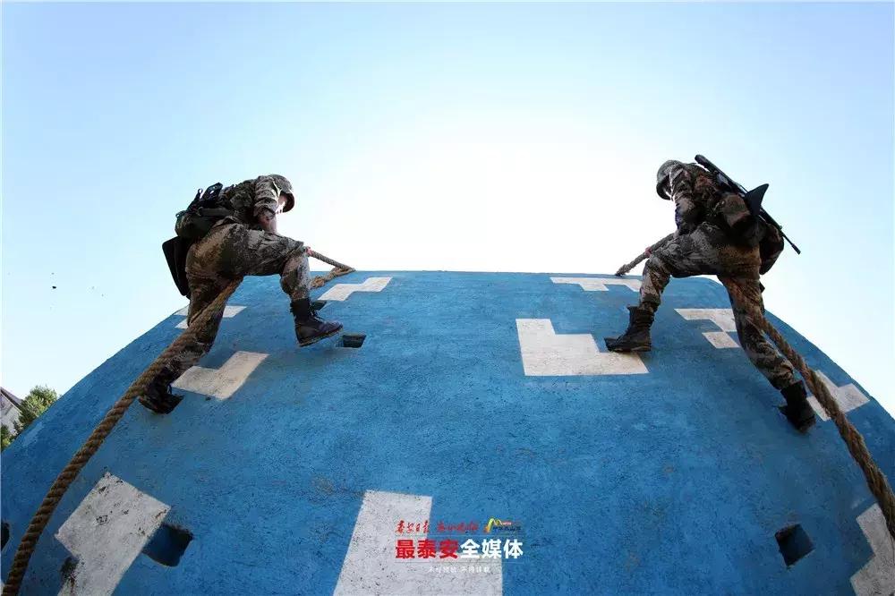 光荣而自豪的中国人民解放军,中国人民解放军为强大的祖国自豪