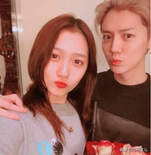 蔡徐坤受伤一点不慌展现硬汉风采,蔡徐坤再度回应p图