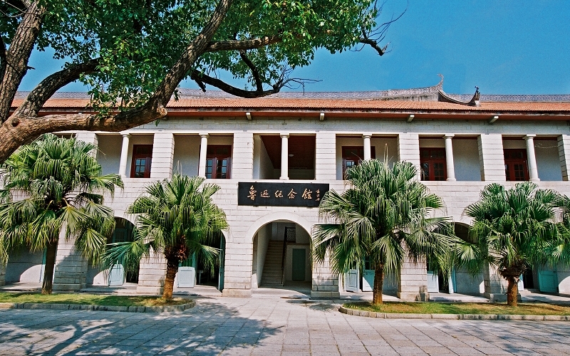 介绍厦门大学的书,介绍厦门大学的英语作文